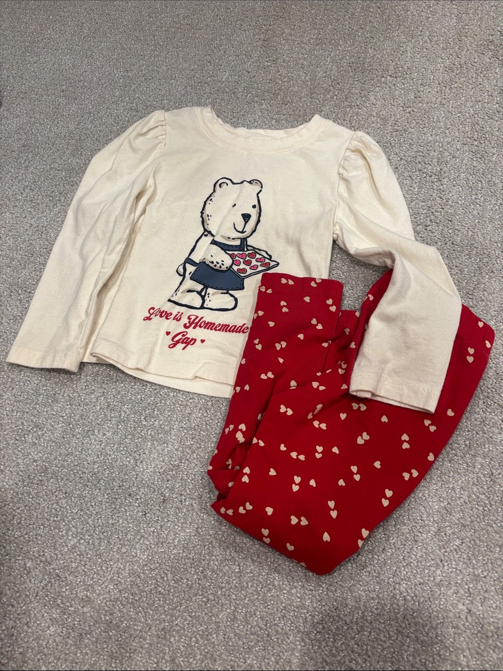 GAP Cream Bear Top with Red Heart Print Outfit